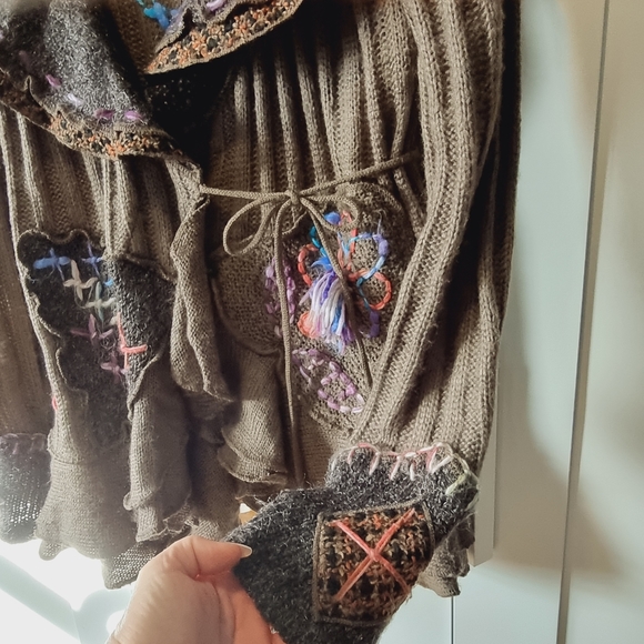 Super Cute Embroidered Cardigan Sweater - Picture 5 of 7